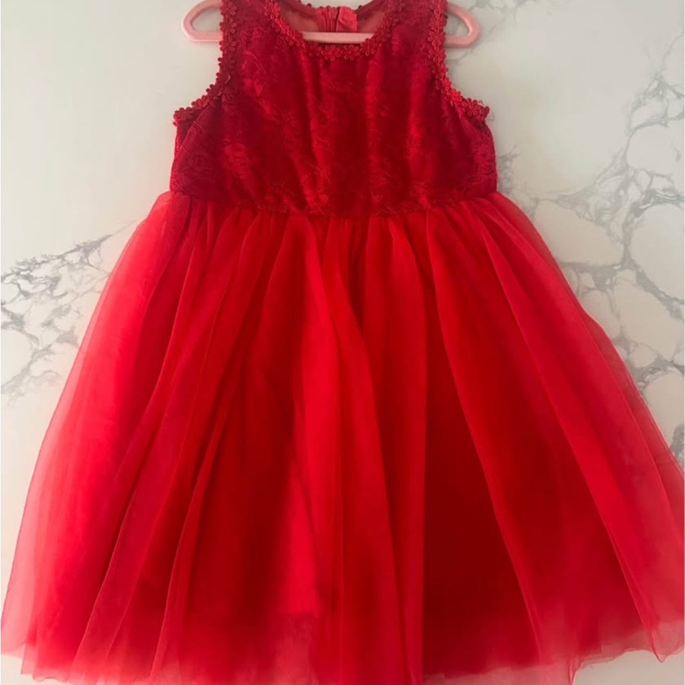 Elegant Red Lace and Tulle Christmas Dress